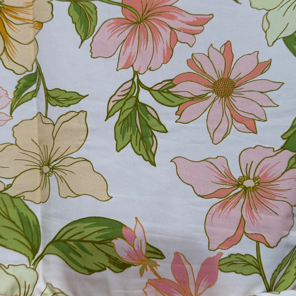 New with Tags floral dress. Large - Picture 5 of 9